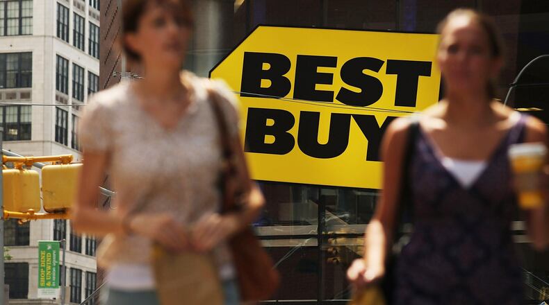 People walk by a Best Buy store on August 21, 2012 in New York City. (Photo by Spencer Platt/Getty Images)