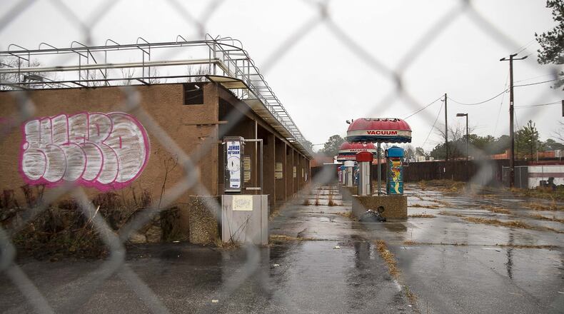 Henry County has placed new restrictions on the development of car wash locations. County leaders say abandoned car wash lots are hard to redevelop. (ALYSSA POINTER/ALYSSA.POINTER@AJC.COM)
