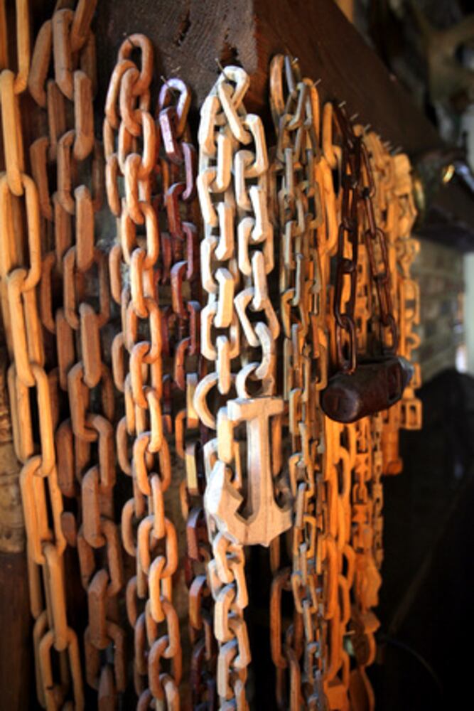 Folk art collection enlivens rustic Cobb County home