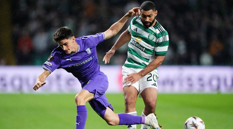 Sporting Braga's Pau Victor, left, and Celtic's Cameron Carter-Vickers in action during the Europa League soccer match between Celtic and Braga at Celtic Park, Glasgow, Scotland, Thursday Oct. 2, 2025. (Andrew Milligan/PA via AP)