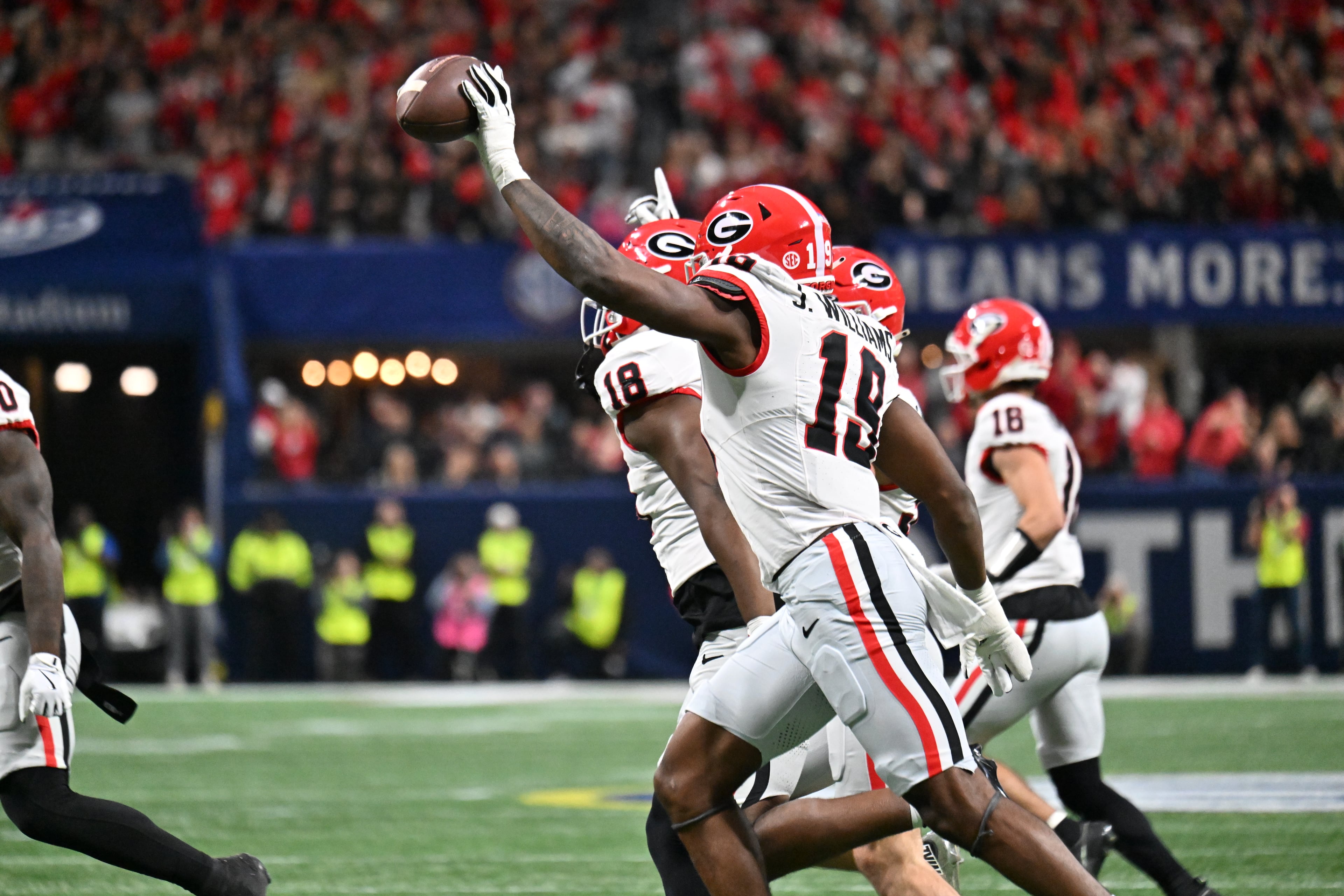 during the SEC Championship Game at Mercedes-Benz Stadium, Saturday, Dec. 6, 2025, in Atlanta. (Hyosub Shin / AJC)