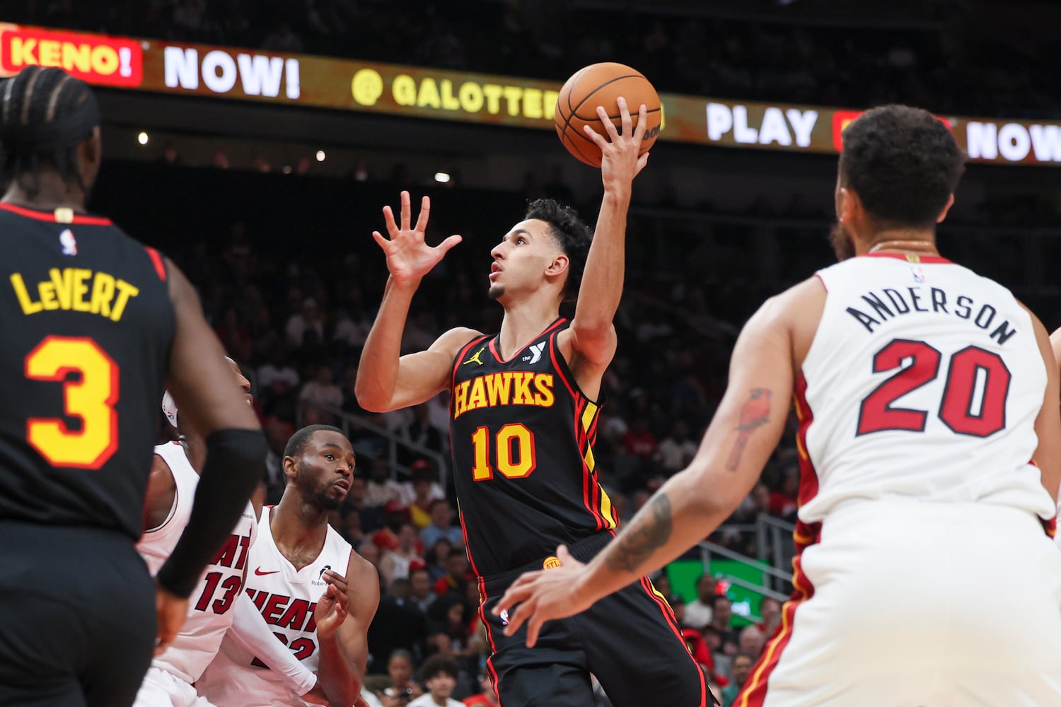 041925 hawks photos