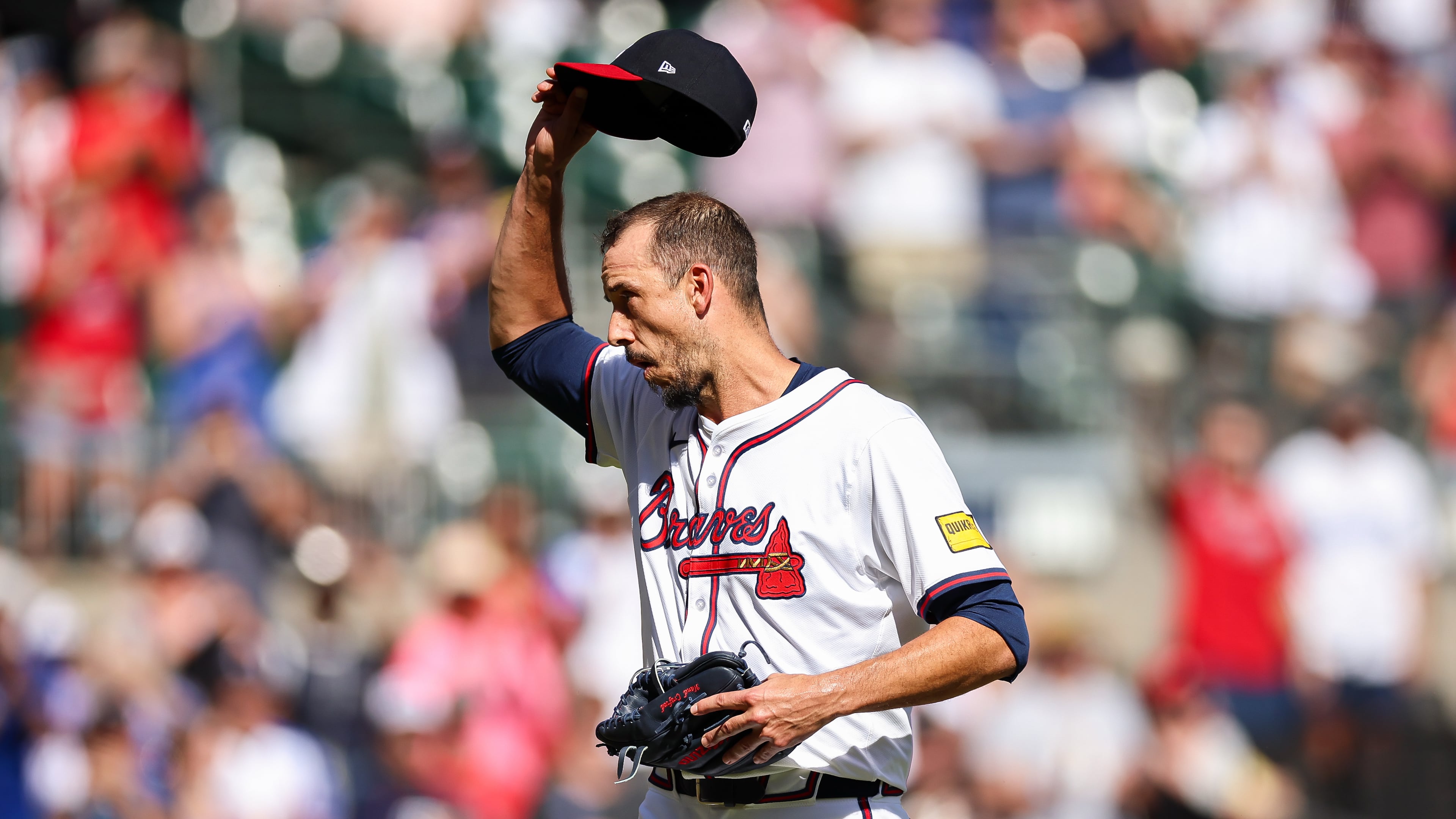 Atlanta Braves pitcher Charlie Morton tips his cap to the crowd after exiting in the second inning of a baseball game against the Pittsburgh Pirates, Sunday, Sept. 28, 2025, in Atlanta. (AP Photo/Colin Hubbard)
