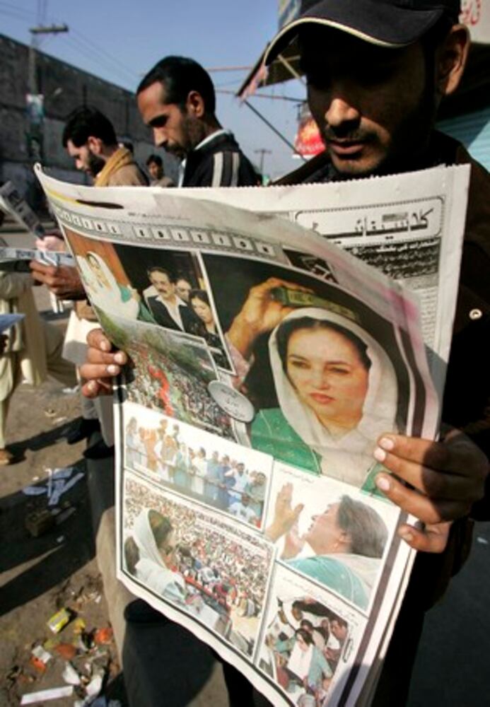 Pakistan mourns, buries Bhutto