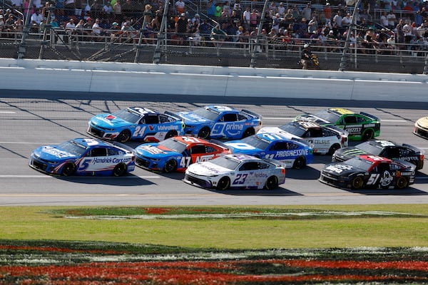 Kyle Larson (5) leads the pack to win the first stage during a NASCAR Cup Series auto race at Talladega Superspeedway, Sunday, April 27, 2025, in Talladega, Ala. (AP Photo/Butch Dill)