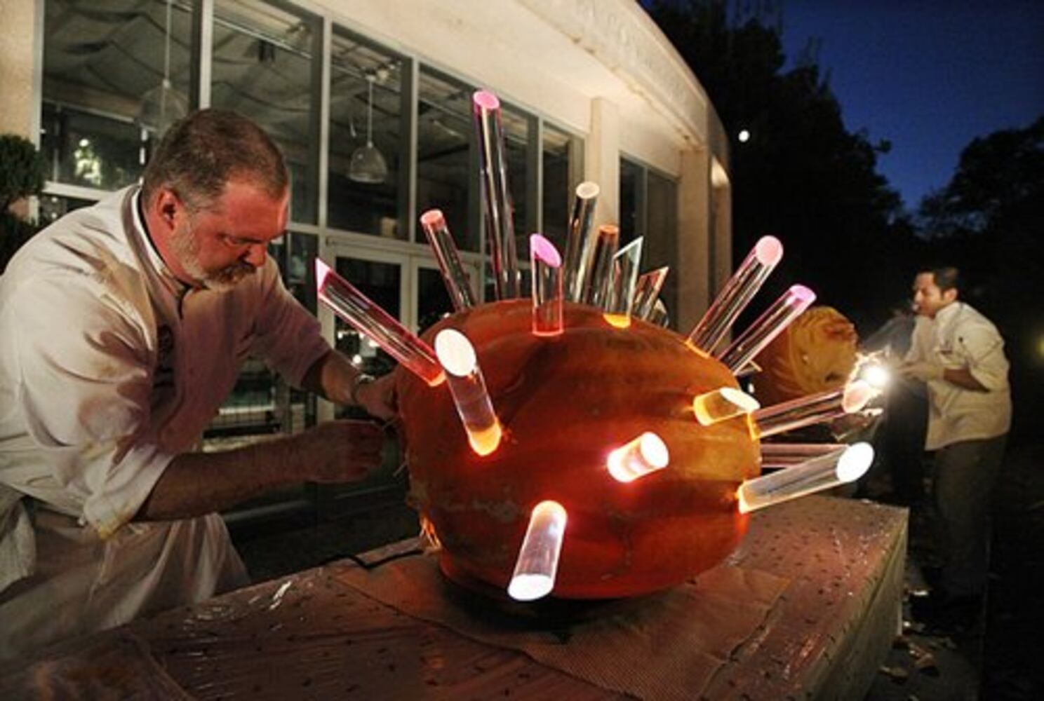 Celebrity chefs go for pumpkin carving win