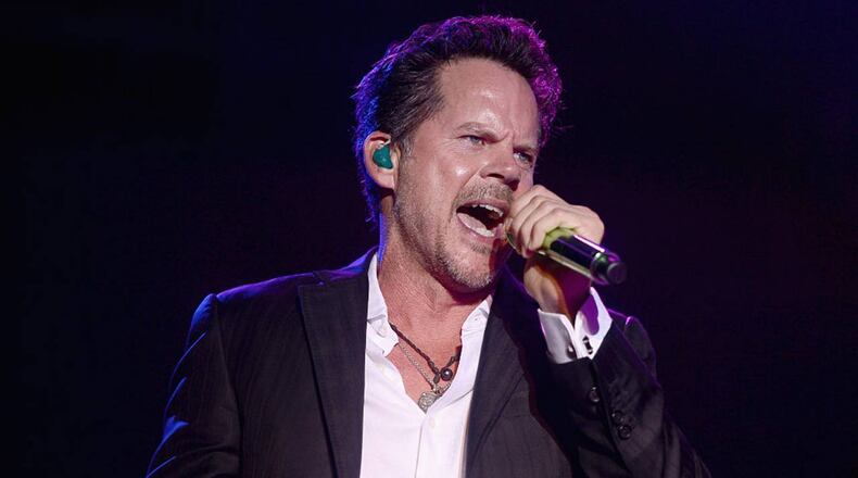 Country singer Gary Allan can handle a microphone, but had trouble navigating a golf cart.