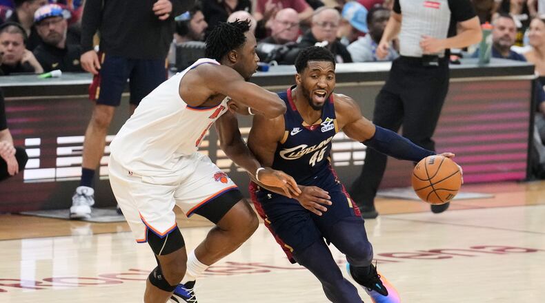 New York Knicks forward Og Anunoby (8) defense against Cleveland Cavaliers guard Donovan Mitchell (45) during the first half of Game 4 in the Eastern Conference finals NBA basketball playoffs series in Cleveland, Monday, May 25, 2026. (AP Photo/Sue Ogrocki)