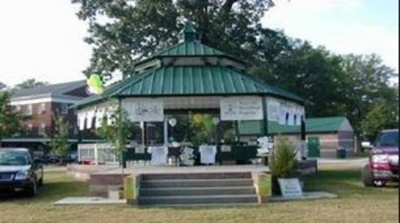 Hapeville hosts a month “Meet & Eat” at the Hoyt Smith Recreation Center. CONTRIBUTED