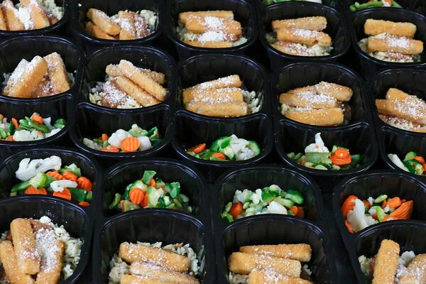 Employees and volunteers at Open Hand Atlanta prep meals on Thursday. (Natrice Miller/natrice.miller@ajc.com)