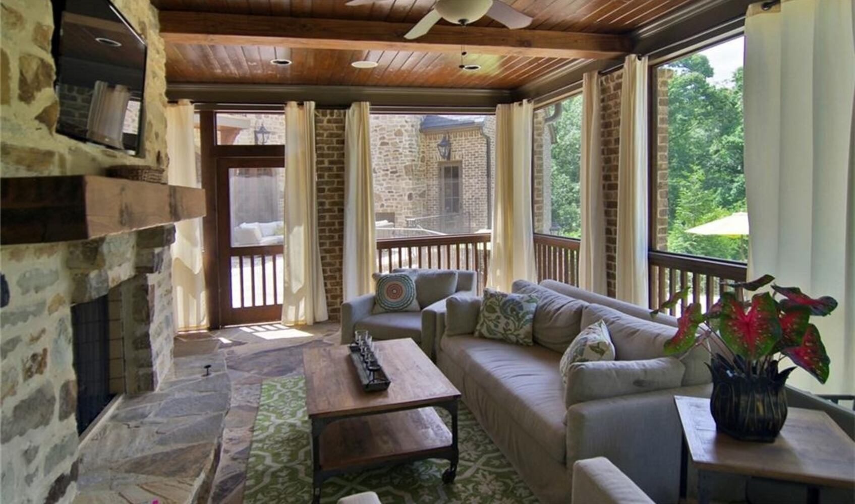 1155 W Conway Dr NW, Atlanta, GA 30327