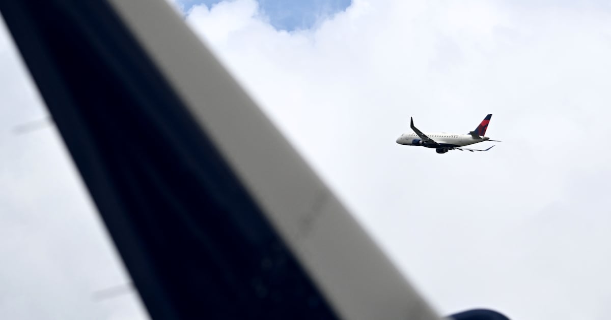 Fumes reported in cockpit force Delta plane to return to Atlanta