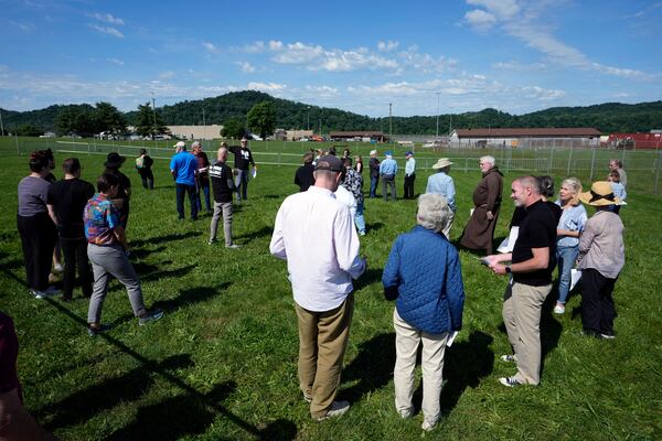 Anti-death penalty protesters demonstrate outside Riverbend Maximum Security Institution before the execution of Oscar Smith Thursday, May 22, 2025, in Nashville, Tenn. (AP Photo/Mark Humphrey)