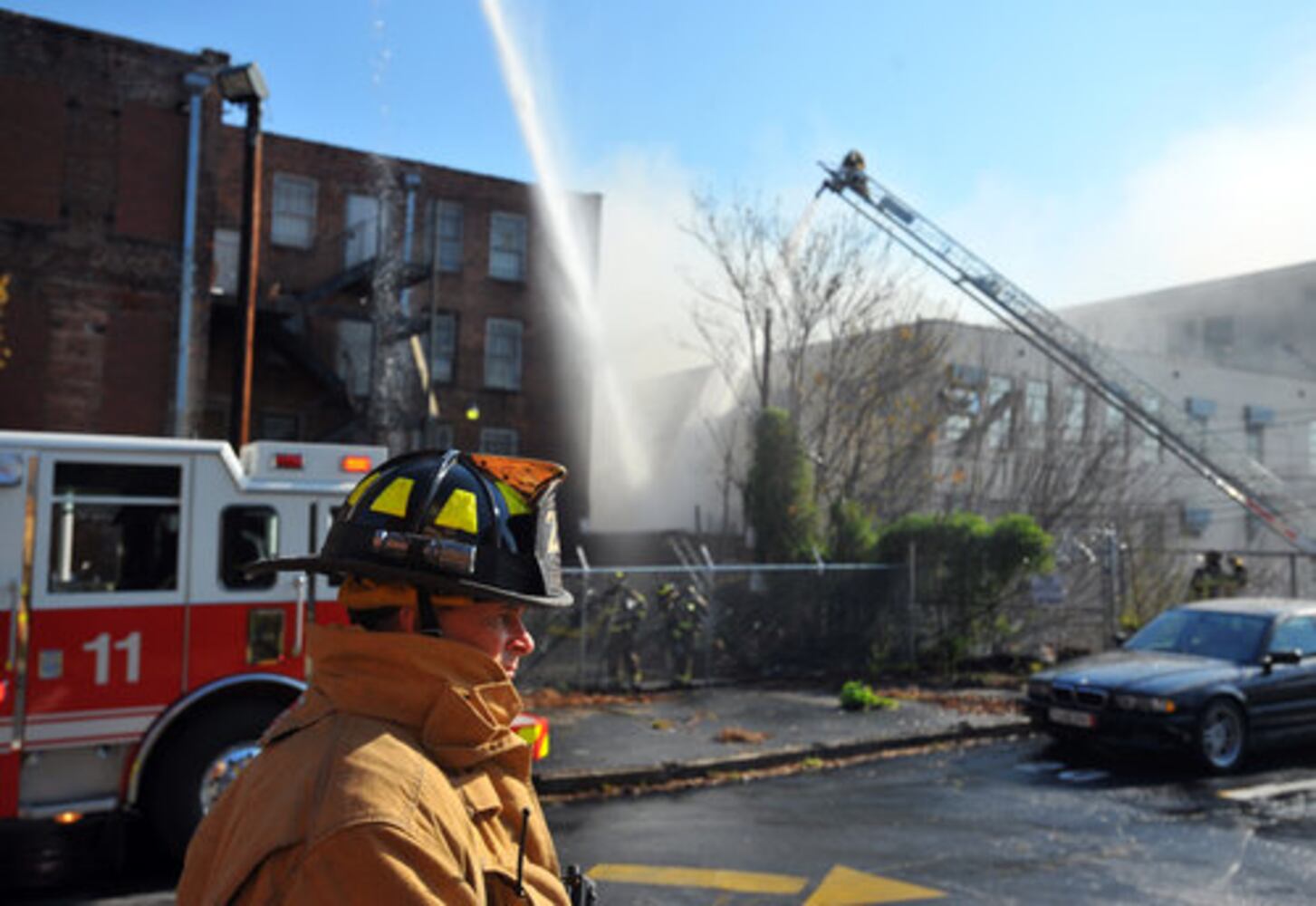 Firefighters battle blaze at Atlanta restaurant