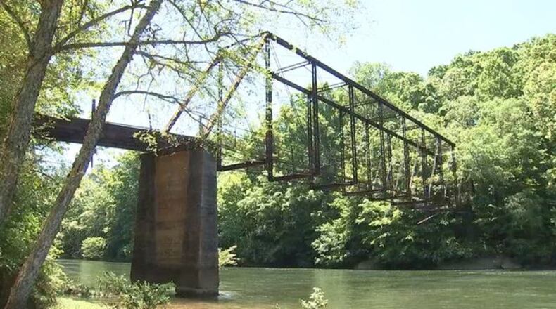 <p>Settles Bridge in Forsyth County</p>