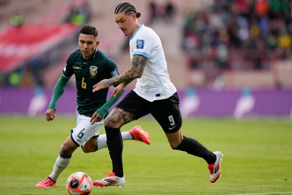 Uruguay's Darwin Nunez, right, and Bolivia's Hector Cuellar vie for the ball during a qualifying soccer match for the World Cup 2026 in El Alto, Bolivia, Tuesday, March 25, 2025. (AP Photo/Juan Karita)