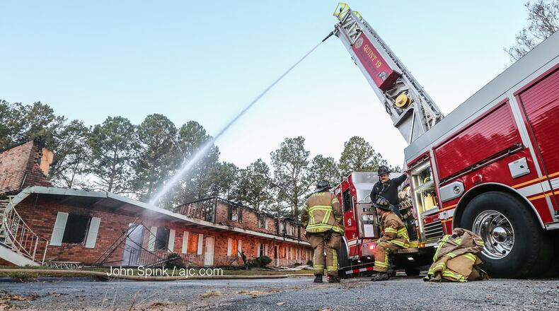 A fire destroyed a vacant building on Shallowford Road early Thursday, a DeKalb County fire captain said.