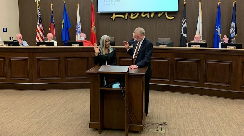 City Attorney Richard Carothers swears Yoon-mi Hampton into office as a member of Lilburn City Council. (Courtesy Yoon-mi Hampton)