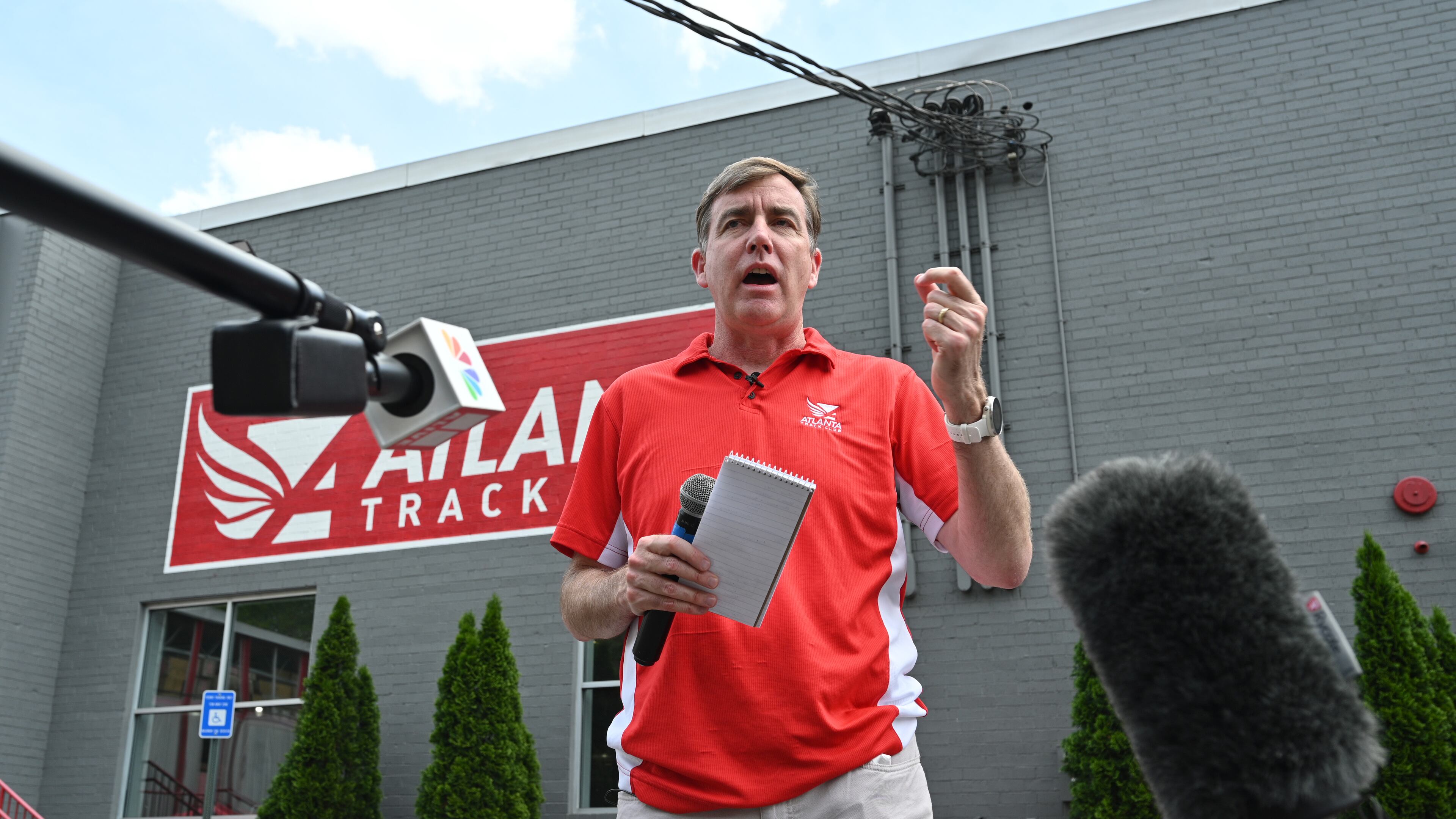 Atlanta Track Club executive director Rich Kenah in April 2021, holding a briefing at the Atlanta Track Club headquarters about that year's Atlanta Journal-Constitution Peachtree Road Race. (Hyosub Shin / Hyosub.Shin@ajc.com)