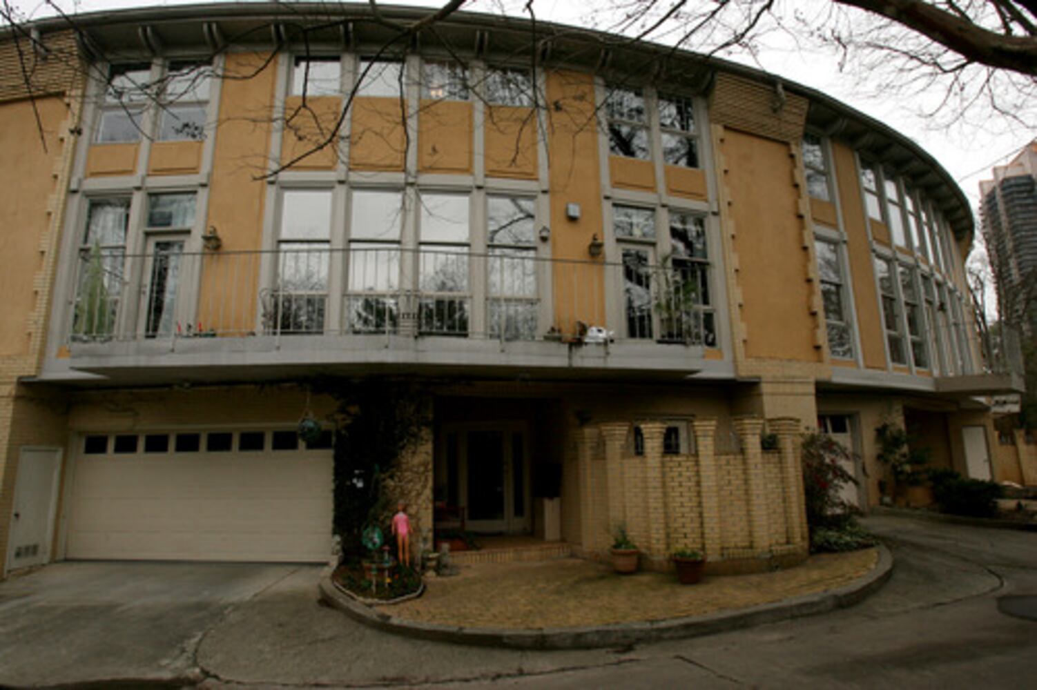 Imaginative decor suits Buckhead townhome