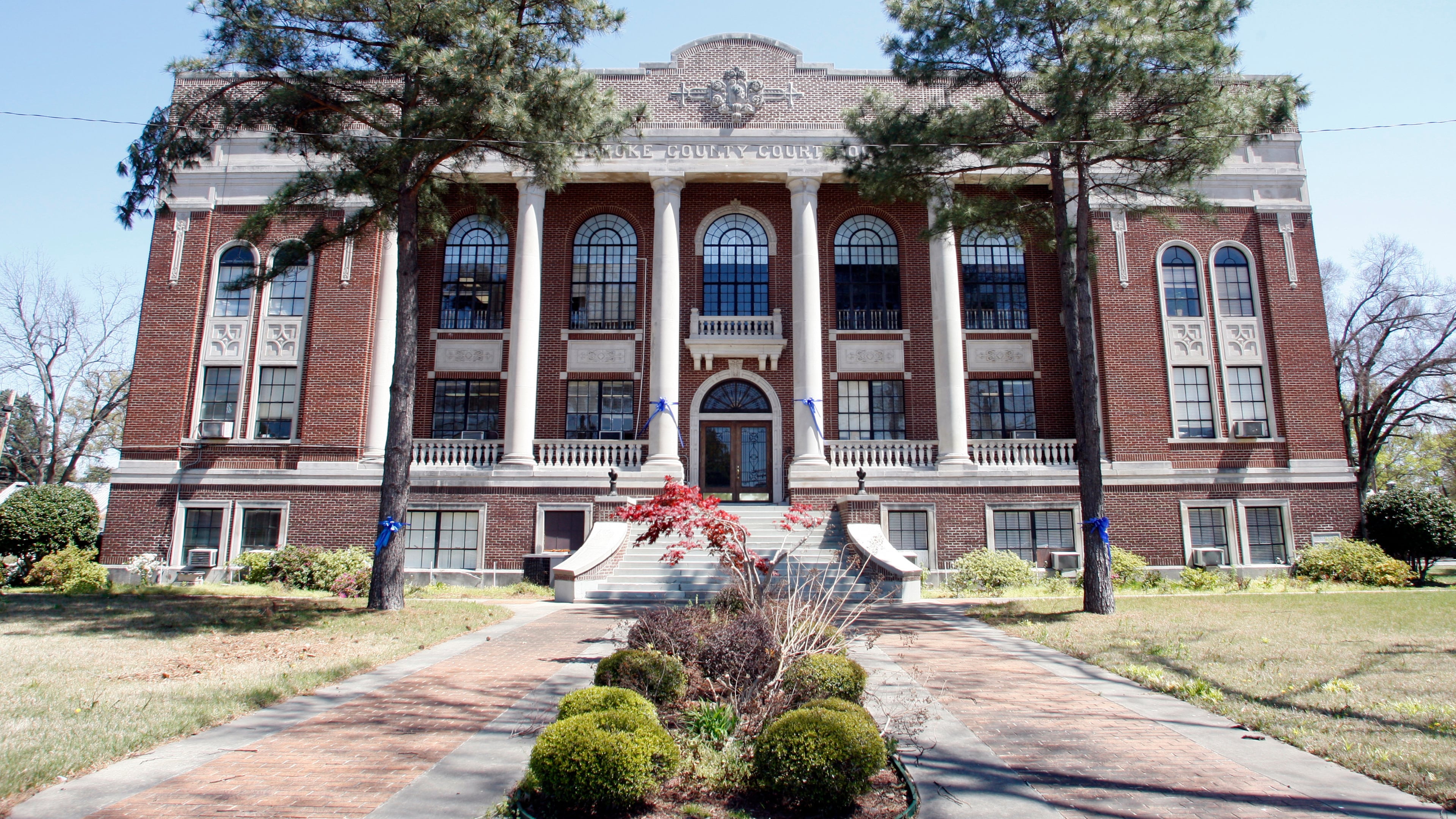 FILE - This April 7, 2009 file photo shows the Lonoke County Courthouse in Lonoke, Ark. (Jeff Mitchell/Arkansas Democrat-Gazette via AP)