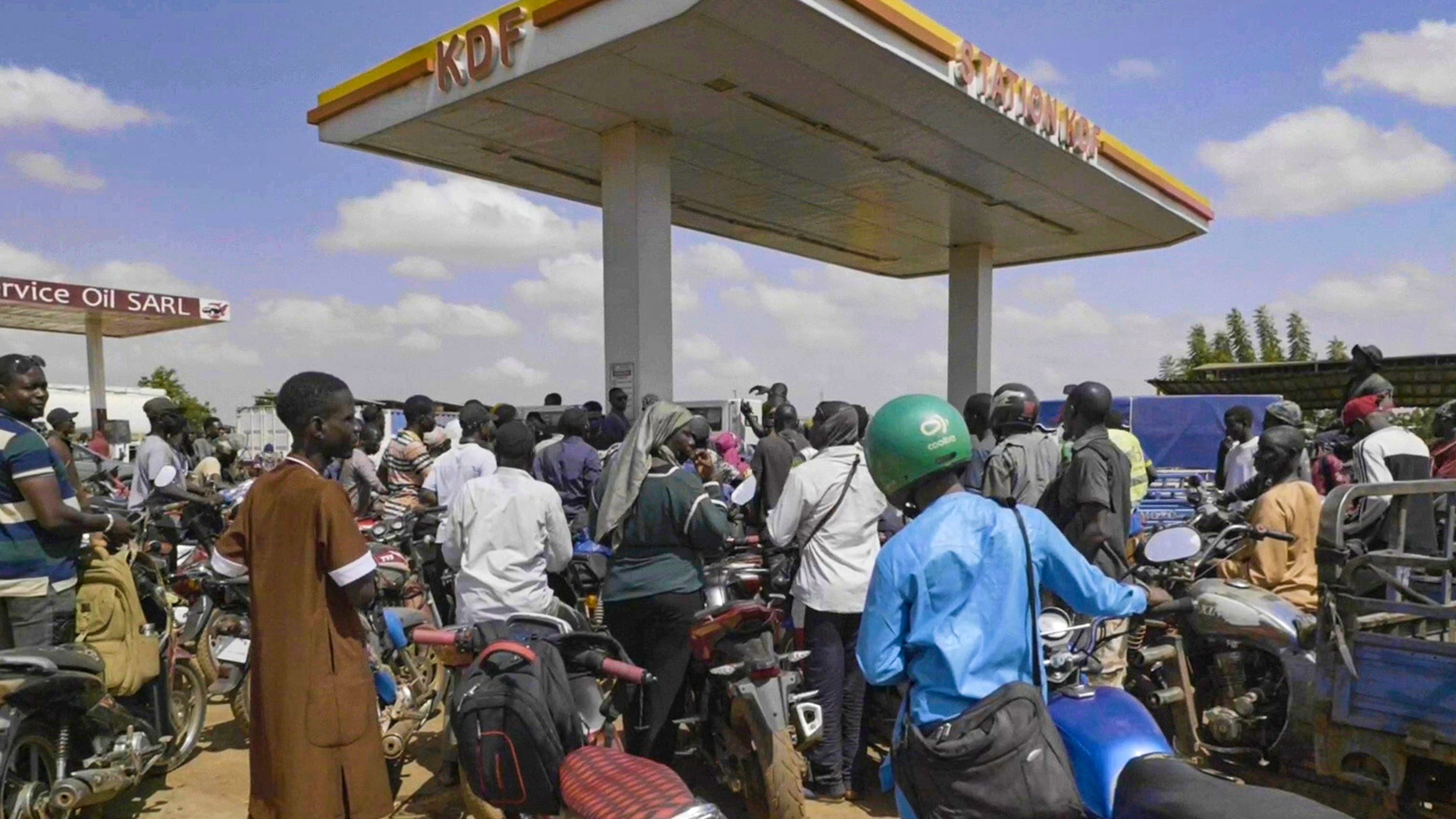 People queue with their motorcycles at a gas station amid a fuel shortage in Bamako Mali, Tuesday, Oct 7, 2025 (AP Photo)