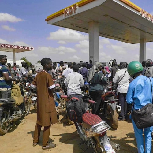 People queue with their motorcycles at a gas station amid a fuel shortage in Bamako Mali, Tuesday, Oct 7, 2025 (AP Photo)