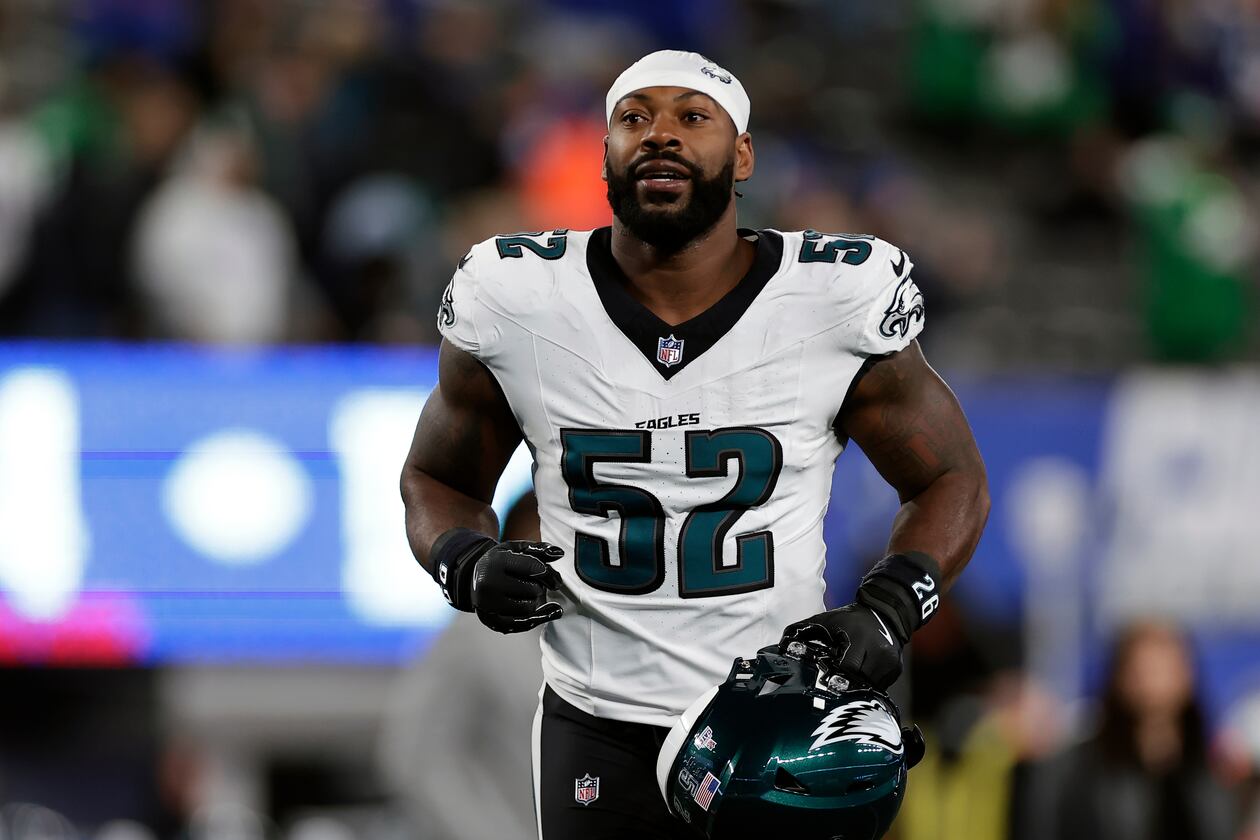Za'Darius Smith, 33, who played for the Eagles last season, is signing with the Falcons. (Adam Hunger/AP)