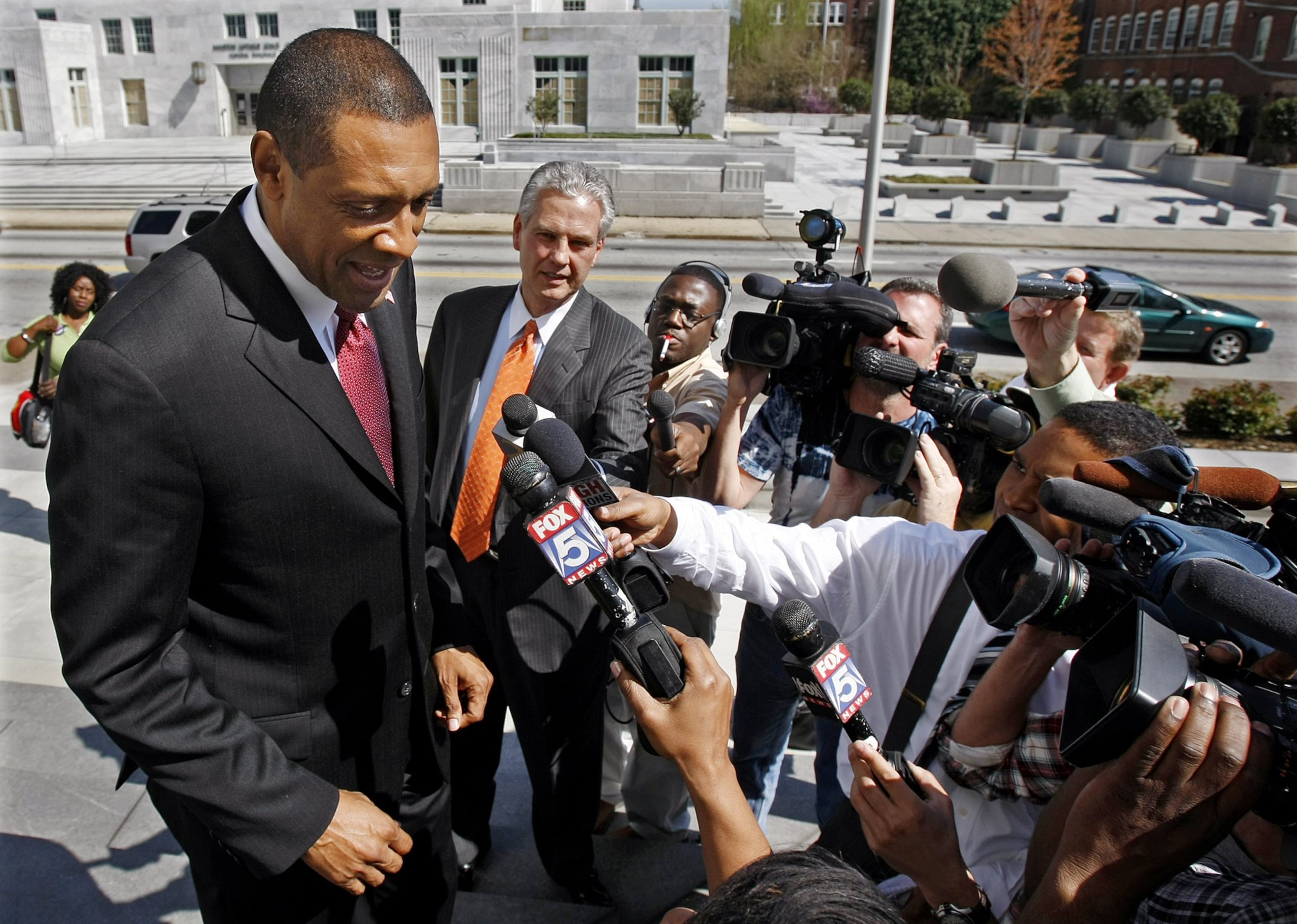 Former DeKalb County CEO Vernon Jones faced a battery of reporters in 2010 outside federal court after a verdict that his administration discriminated against senior white employees. (Curtis Compton/AJC)