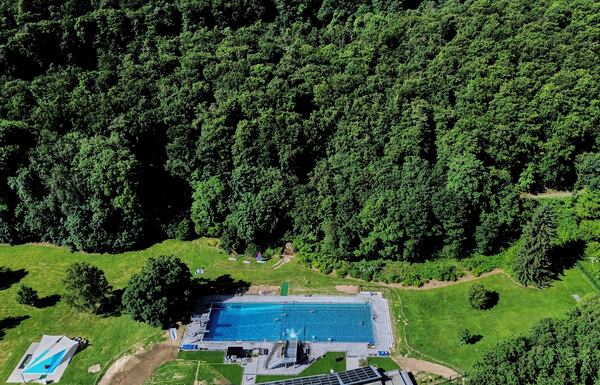 A public pools is located at the edge of a forest of the Taurus region in Neu-Anspach near Frankfurt, Germany, Friday, June 20, 2025. (AP Photo/Michael Probst)