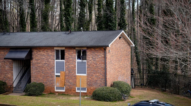 Windows remain broken after a Wednesday fire that killed three children at the Country Oaks Apartments. (Ben Hendren for The Atlanta Journal-Constitution)