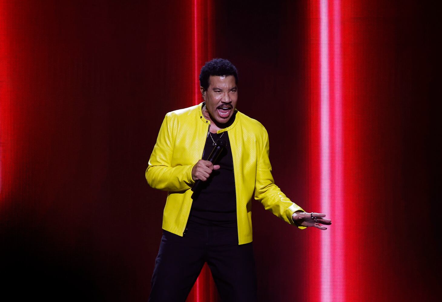 Lionel Richie and Earth, Wind & Fire perform
