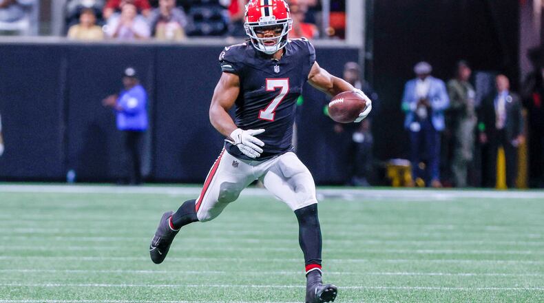 Bijan Robinson, shown here against the Washington Commanders, saw limited action in the 16-13 win over the Bucs. (Miguel Martinez/miguel.martinezjimenez@ajc.com)