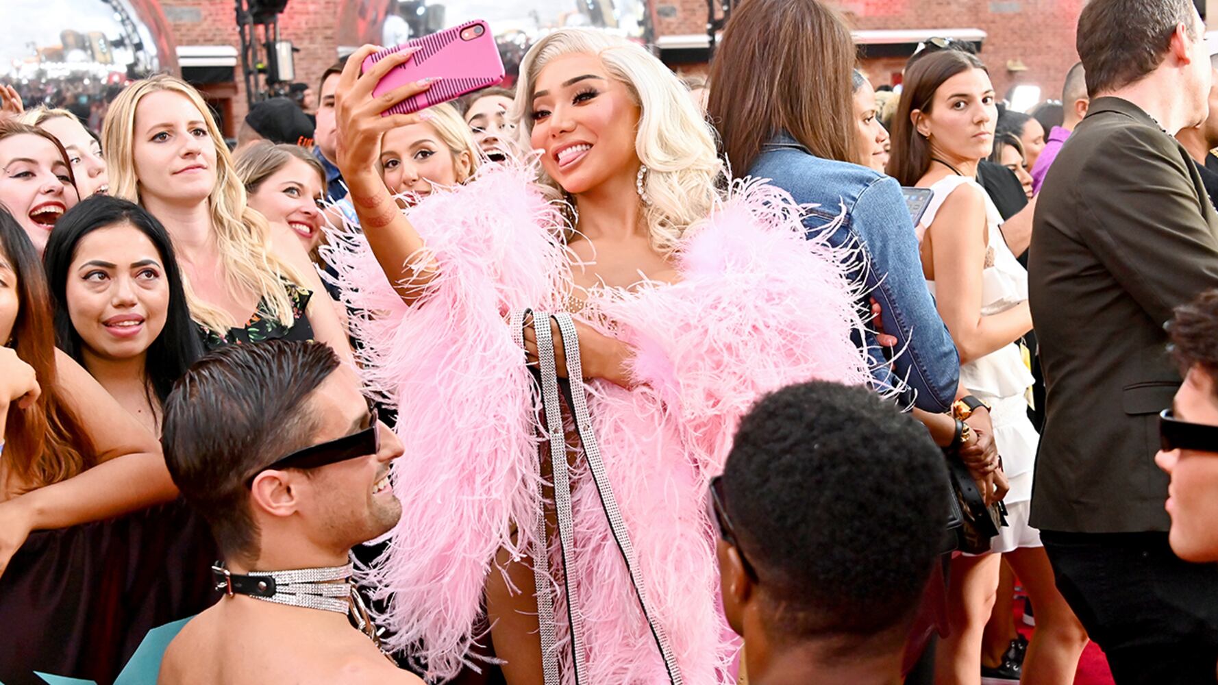 Photos: 2019 VMA Red Carpet