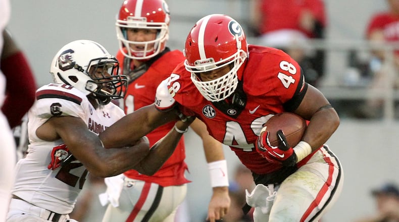 Georgia fullback Quayvon Hicks (48) wears what the SEC considers an “overbuilt” face mask. JASON GETZ / AJC file