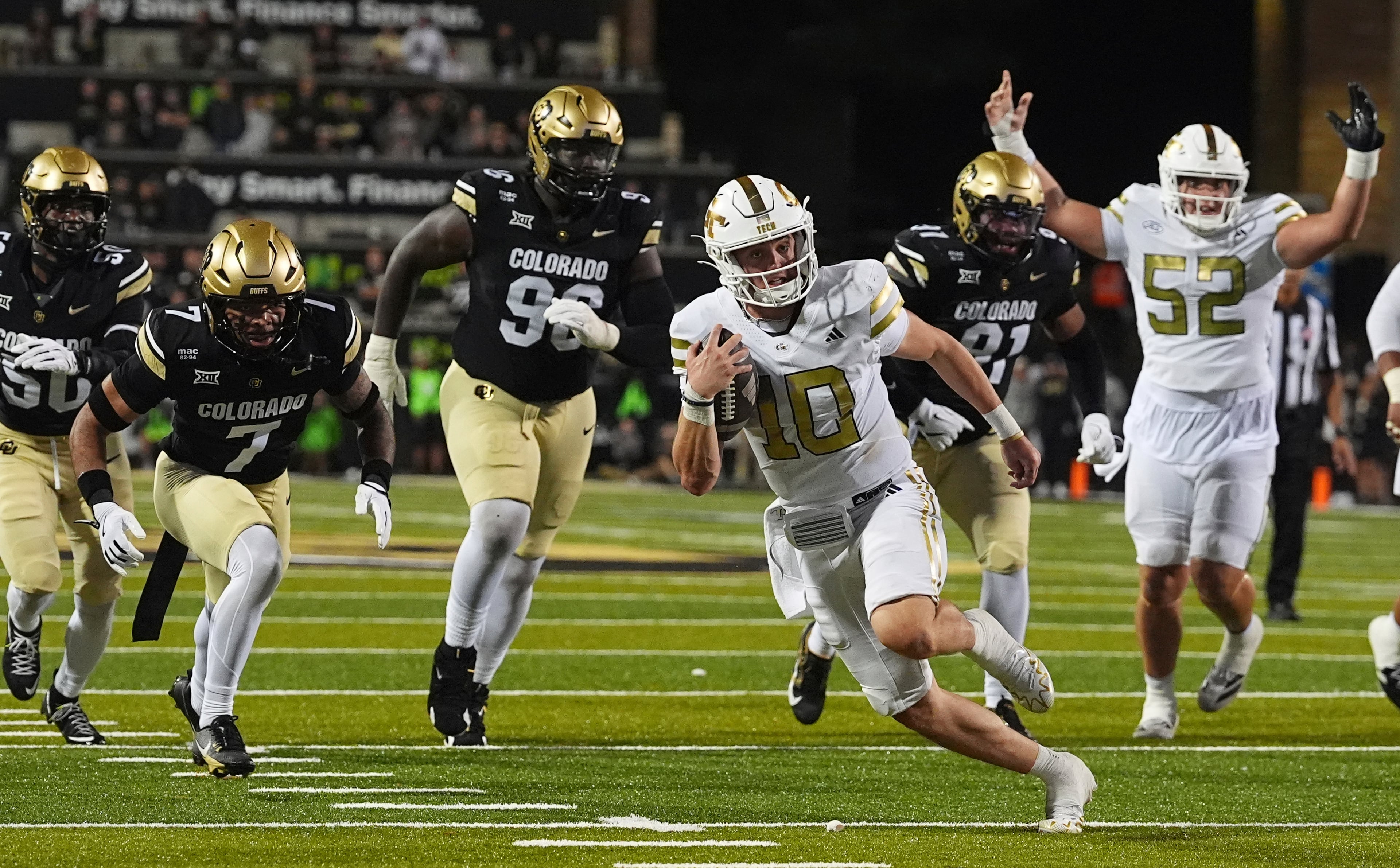 Georgia Tech quarterback Haynes King (10) runs for a touchdown in the second half of an NCAA college football game against Colorado, Friday, Aug. 29, 2025, in Boulder, Colo. (AP Photo/David Zalubowski)