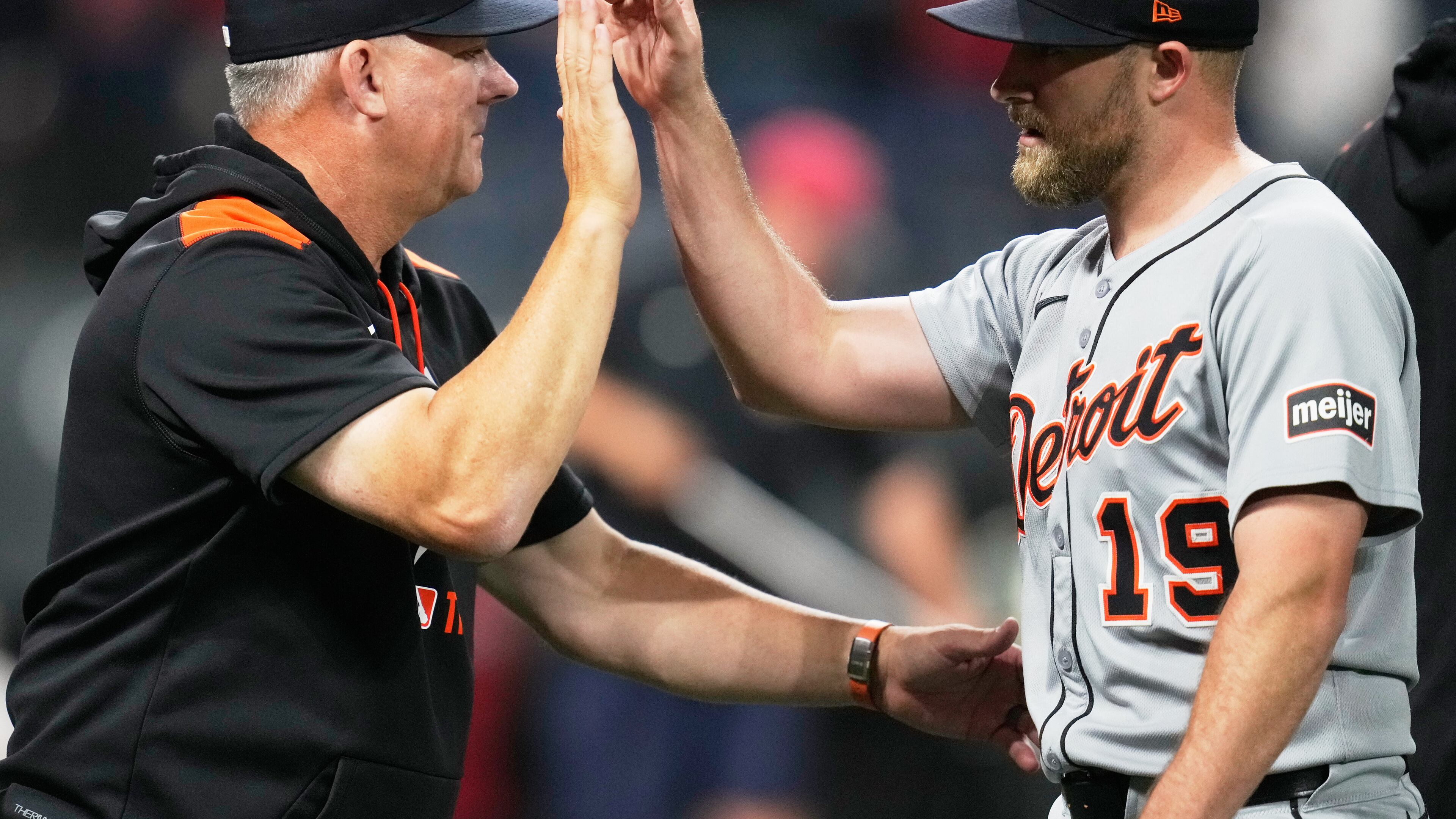 Detroit Tigers manager A.J. Hinch, left, greets relief pitcher Will Vest (19) after the Tigers defeated the Cleveland Guardians in a baseball game in Cleveland, Thursday, Sept. 25, 2025. (AP Photo/Sue Ogrocki)