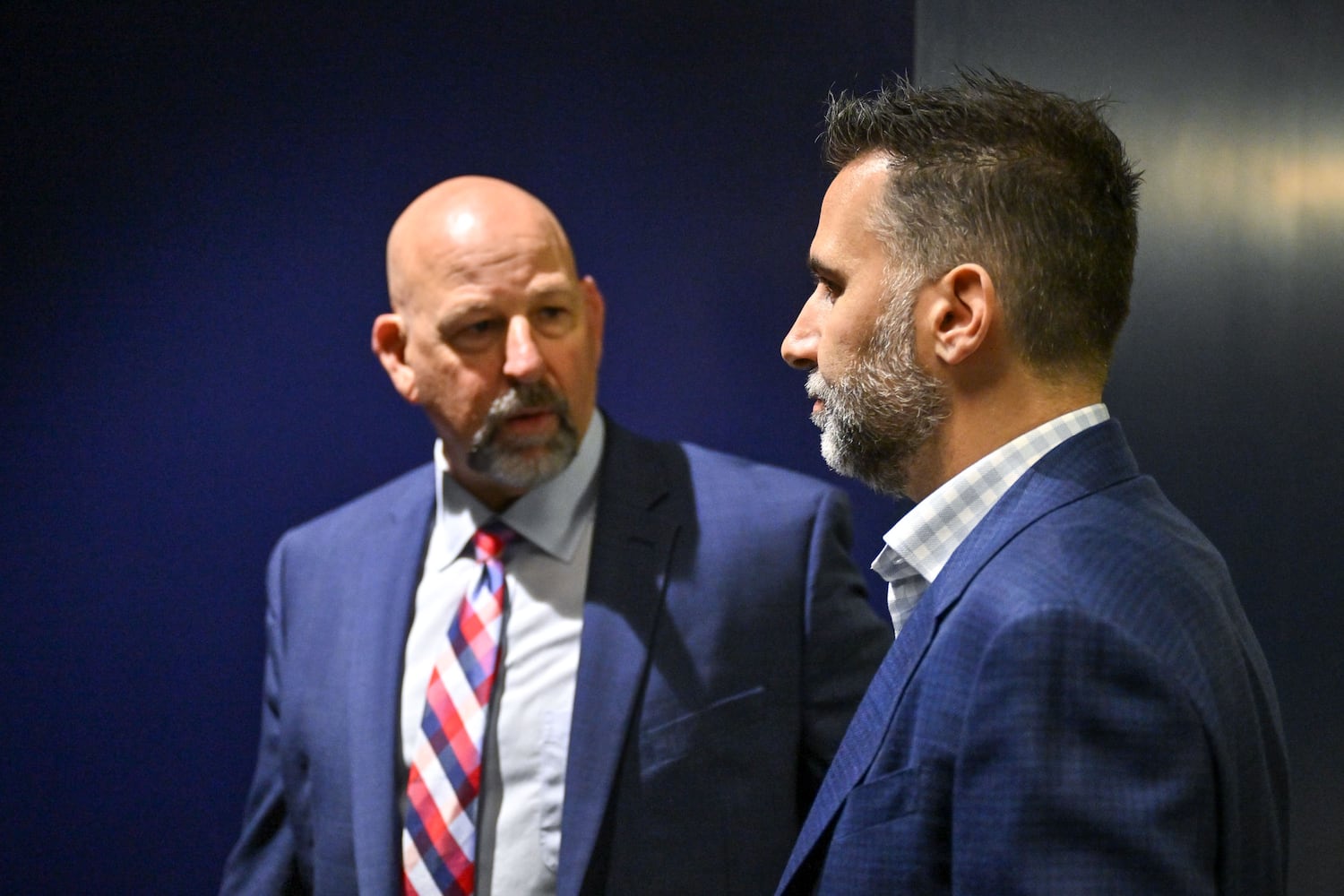 Newly hired Braves manager Walt Weiss speaks with president of baseball operations Alex Anthopoulos before a news conference Tuesday, Nov. 4, 2025, at Truist Park in Atlanta. (Daniel Varnado for the AJC)