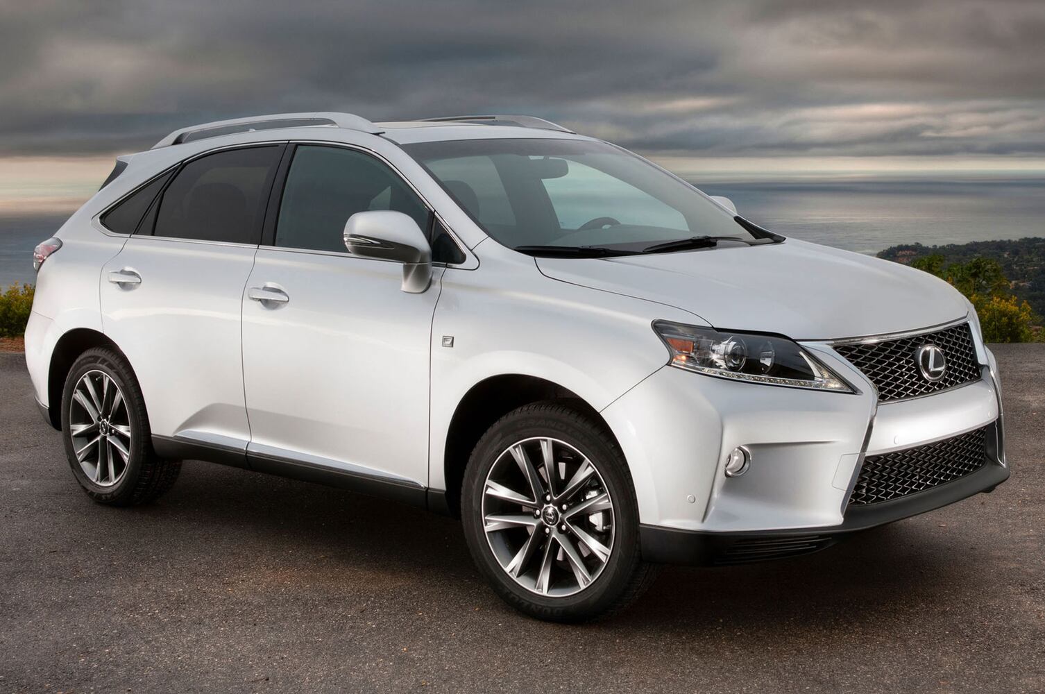 Luxury midsized/large SUVs: Lexus RX 450h
