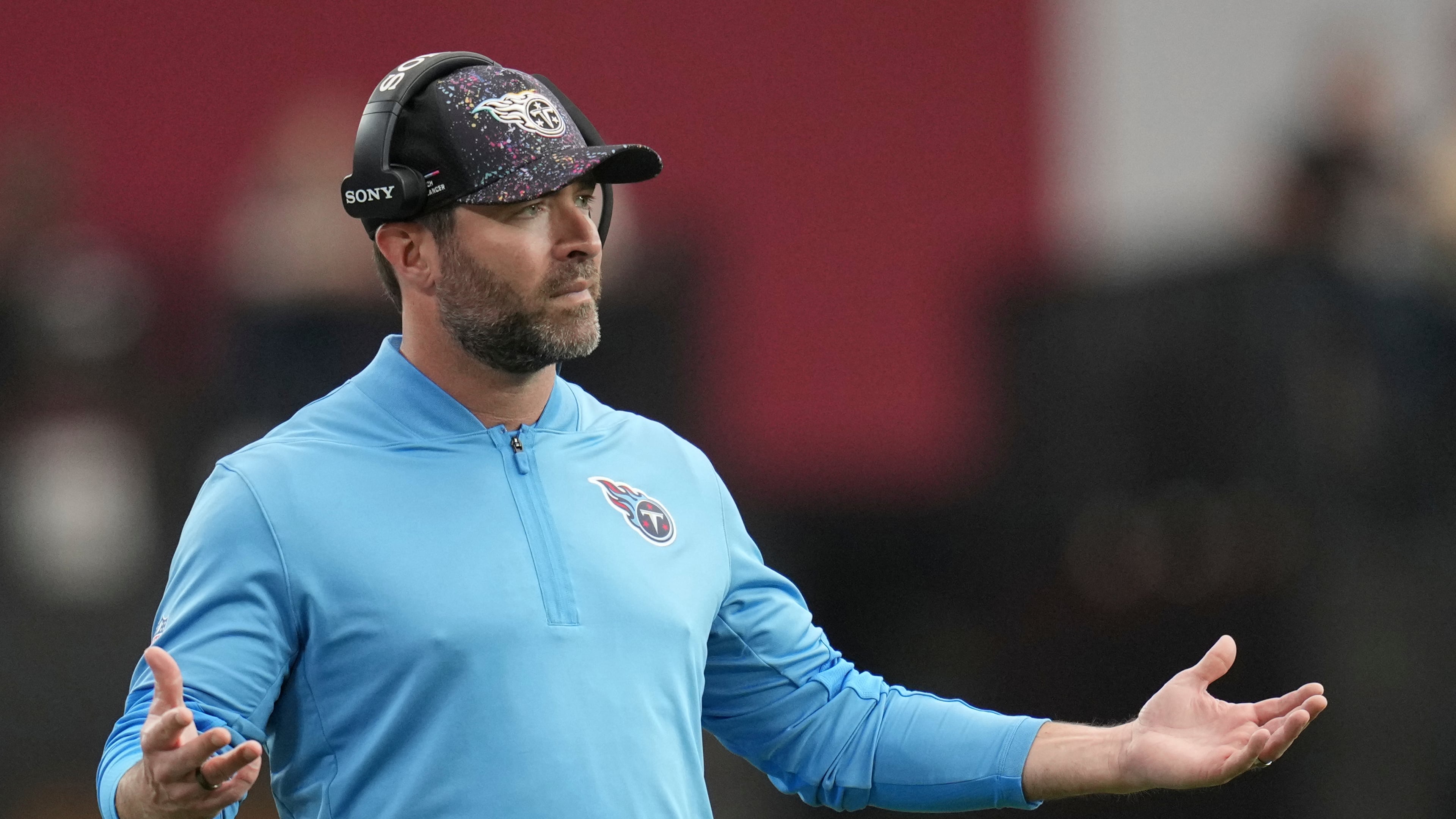 Tennessee Titans head coach Brian Callahan reacts on the sideline during the first half of an NFL football game against the Arizona Cardinals, Sunday, Oct. 5, 2025, in Glendale, Ariz. (AP Photo/Rick Scuteri)