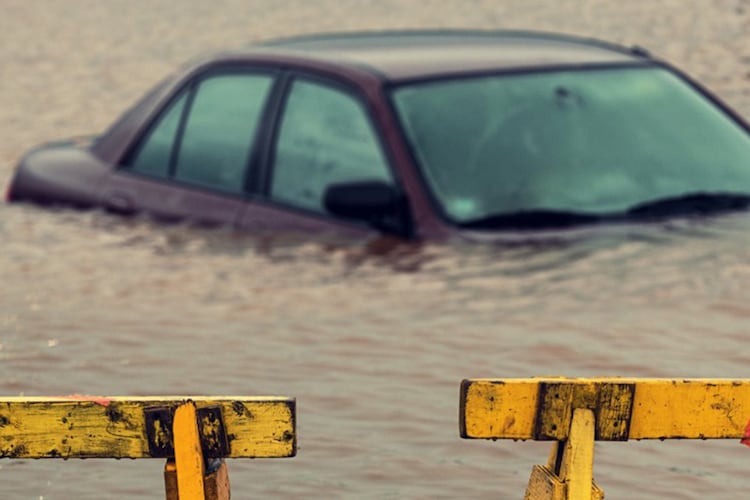 How to Escape From a Sinking Car