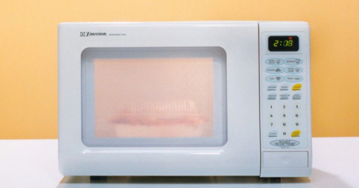 Don’t nuke your lunch in plastic containers
