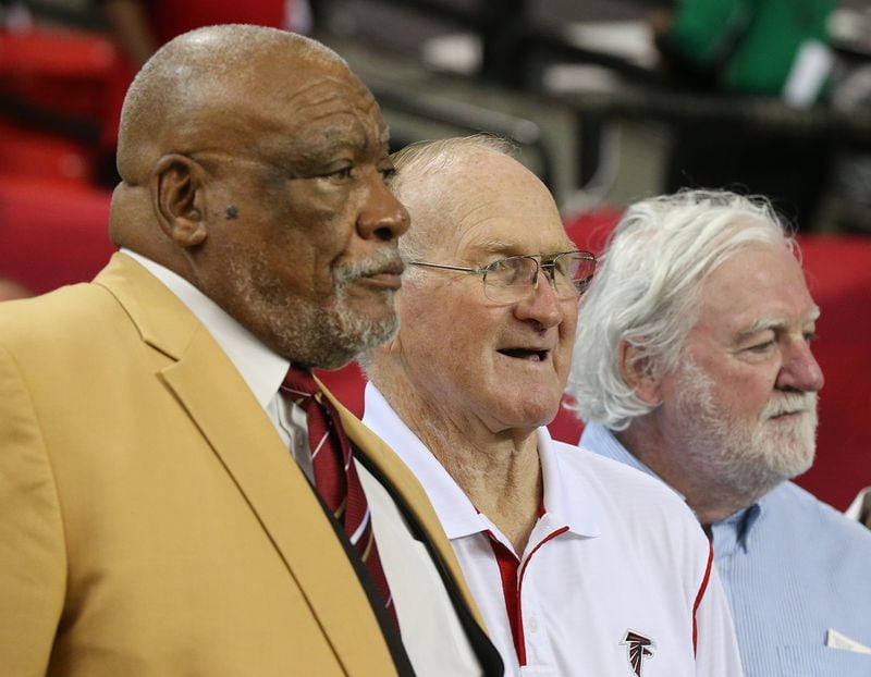 Claude Humphrey (left) with other Falcons greats Tommy Nobis (center) and Jeff Van Note during a 2015 ceremony. ( Curtis Compton / ccompton@ajc.com)