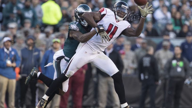 PHILADELPHIA, PA - NOVEMBER 13: Jalen Mills #31 of the Philadelphia Eagles interferes with Julio Jones #11 of the Atlanta Falcons in the fourth quarter at Lincoln Financial Field on November 13, 2016 in Philadelphia, Pennsylvania. The Eagles defeated the Falcons 24-15. (Photo by Mitchell Leff/Getty Images)