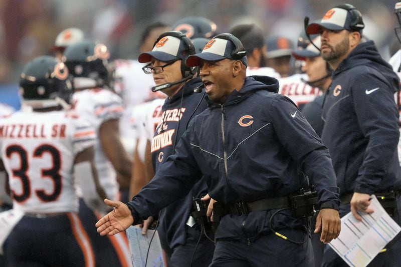 Charles London (center) was the Bears’ running backs coach the past three seasons. He also was the Texans running backs coach from 2014-17. Elsa, Getty