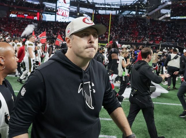 Atlanta Falcons head coach Arthur Smith leaves the field after winning  after winning a NFL football game against the New Orleans Saints 24-15 in Atlanta on Sunday, Nov. 26, 2023.   (Bob Andres for the Atlanta Journal Constitution)