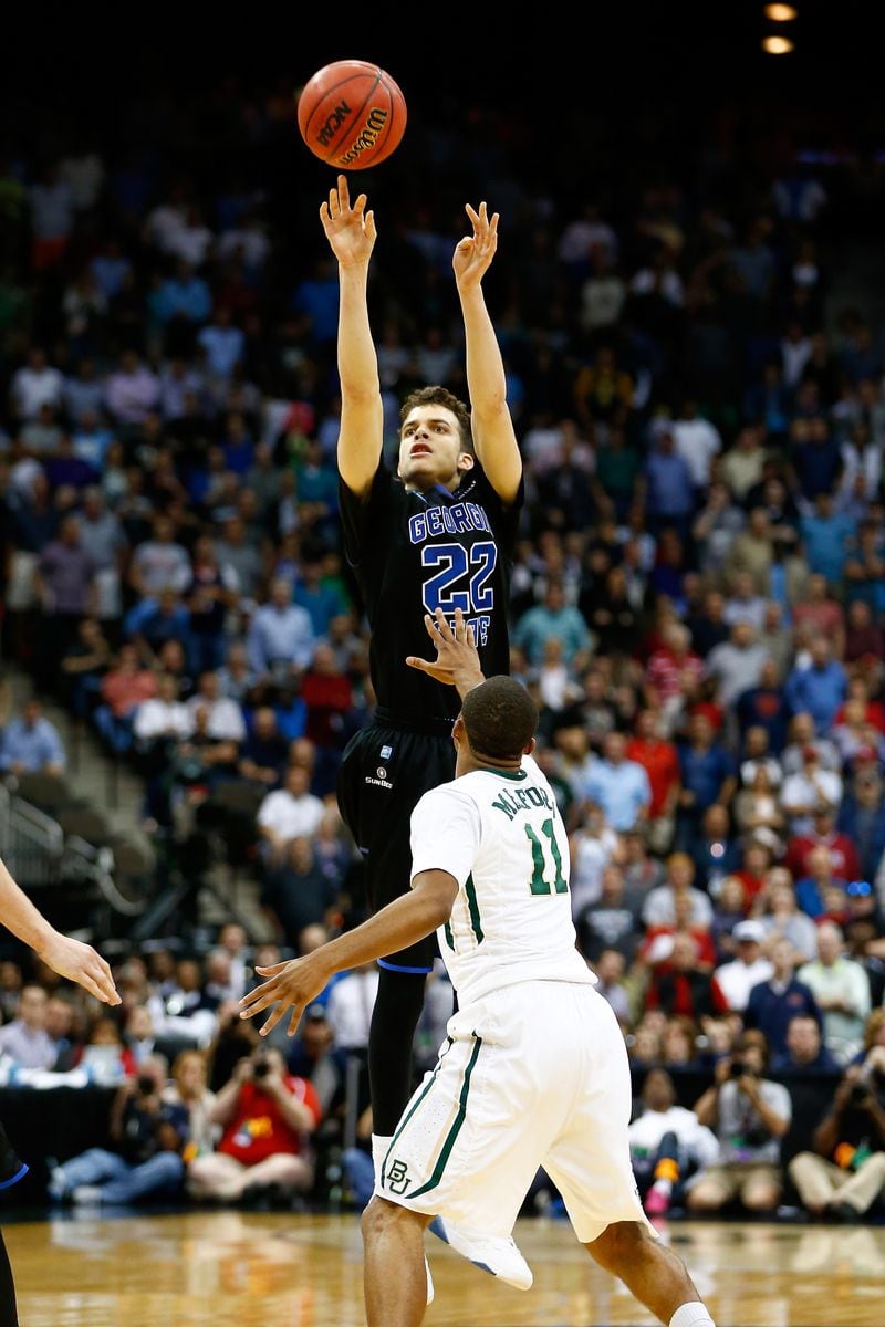 JACKSONVILLE, FL - MARCH 19:  R.J. Hunter #22 of the Georgia State Panthers makes a game-winning three-pointer over Lester Medford #11 of the Baylor Bears with 2.8 seconds left in he second half during the second round of the 2015 NCAA Men's Basketball Tournament at Jacksonville Veterans Memorial Arena on March 19, 2015 in Jacksonville, Florida.  (Photo by Kevin C. Cox/Getty Images)