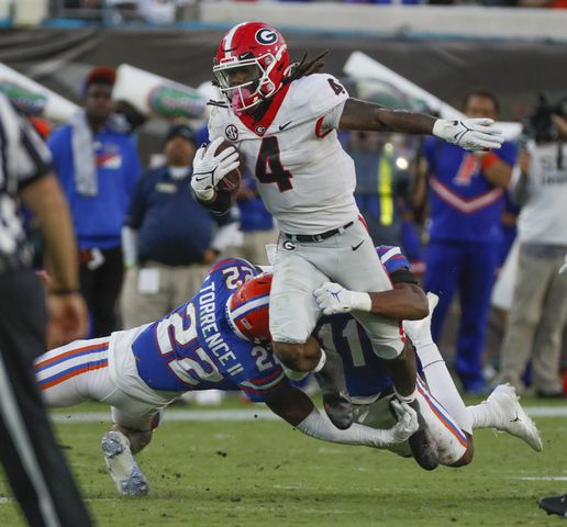 10/30/21 - Jacksonville - Georgia Bulldogs running back James Cook (4) makes first down yardage 1during the second half of the annual NCCA  Georgia vs Florida game at TIAA Bank Field in Jacksonville. Georgia won 34-7.  Bob Andres / bandres@ajc.com
