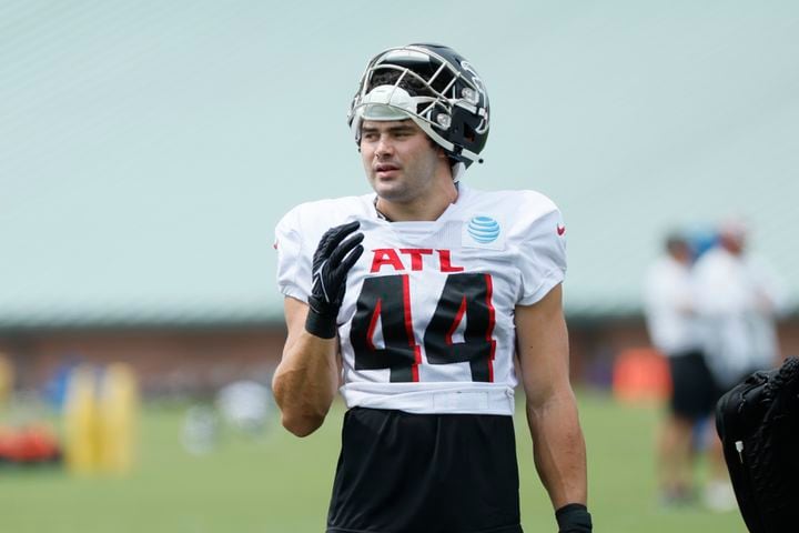 Atlanta Falcons linebacker Troy Andersen (44) lakes a break  during practice at the Falcons Training Facility in Flowery Branch on Wednesday, August 24, 2022. Miguel Martinez / miguel.martinezjimenez@ajc.com 