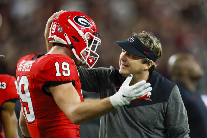 Georgia Bulldogs head coach Kirby Smart talks to Georgia Bulldogs tight end Brock Bowers (19) during the second half of the College Football Playoff National Championship at SoFi Stadium in Los Angeles on Monday, January 9, 2023. Georgia won 65-7 and secured a back-to-back championship. (Jason Getz / Jason.Getz@ajc.com)